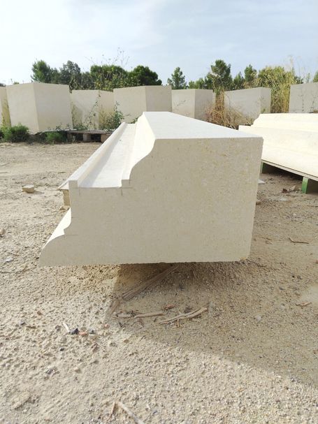 Moulures de corniche réalisées à la main 