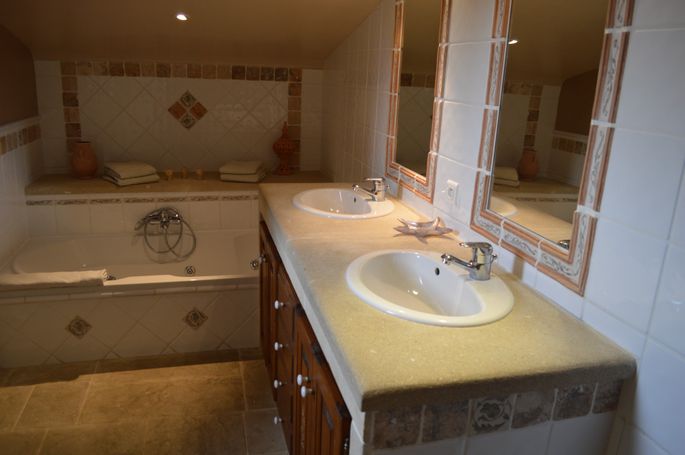 Salle de bain en pierre