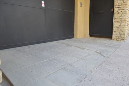 Dallage vieilli en pierre Longueurs libres x 40 de large