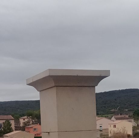 Chapeau de pilier en pierre