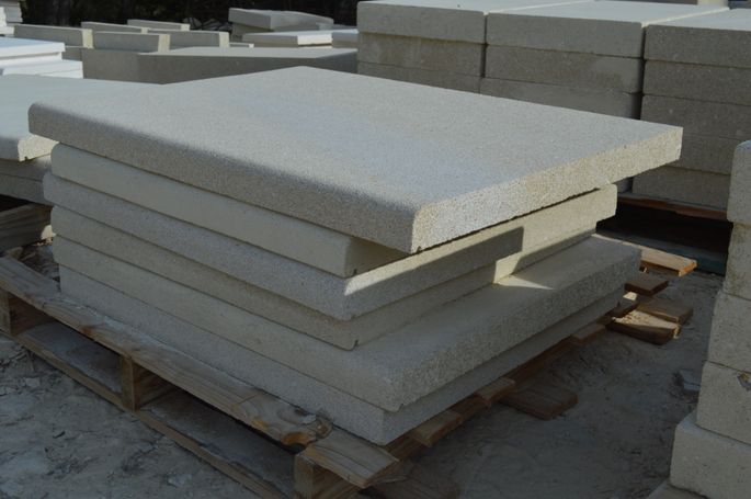 Appuis de fenêtre en pierre avec 1/4 de rond