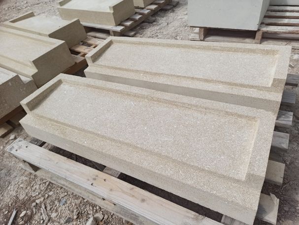 Appuis de fenêtre en pierre massive