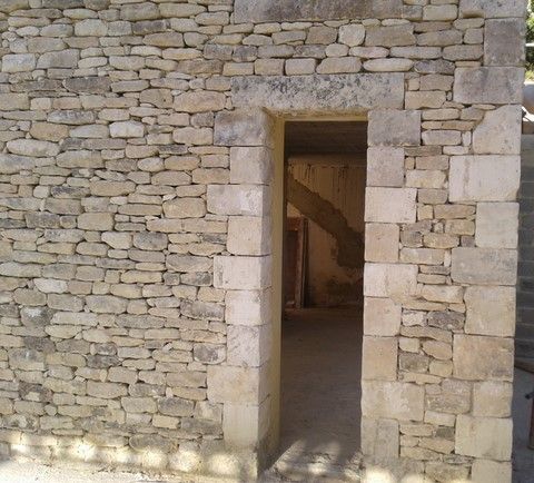 Encadrement en pierre de taille