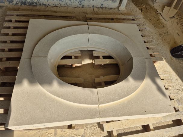 Oeil de boeuf en pierre