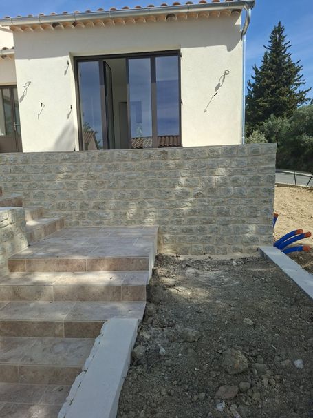 Mur en pierre - Crillon le Brave