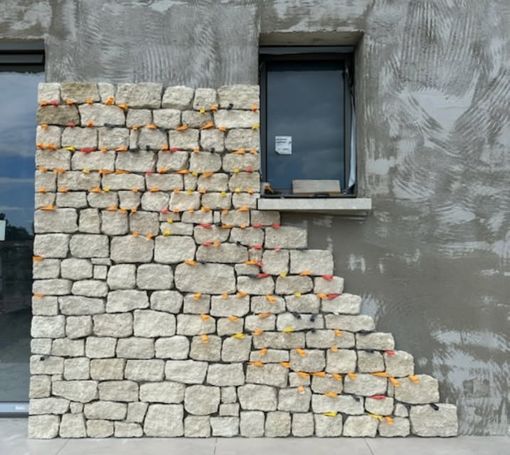 Parement en pierre éclatée