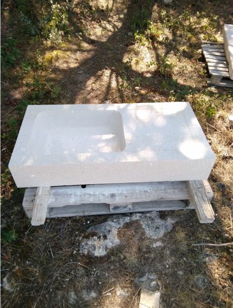 Evier en pierre avec égouttoir