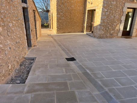 Dallage en pierre Longueurs libres x40 de large vieilli