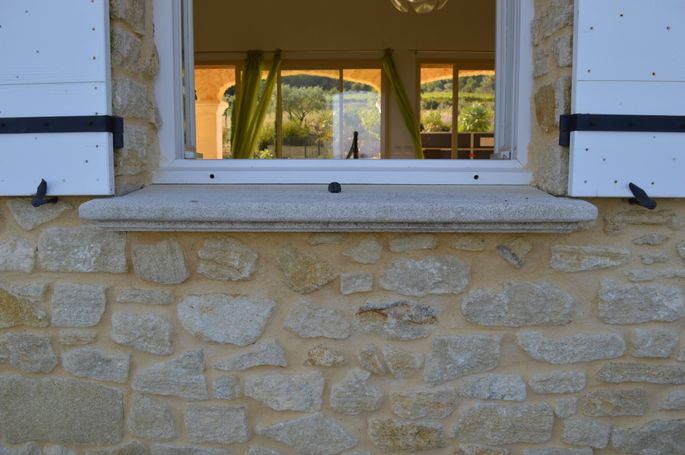 Appuis de fenêtre en pierre avec arrondi complet
